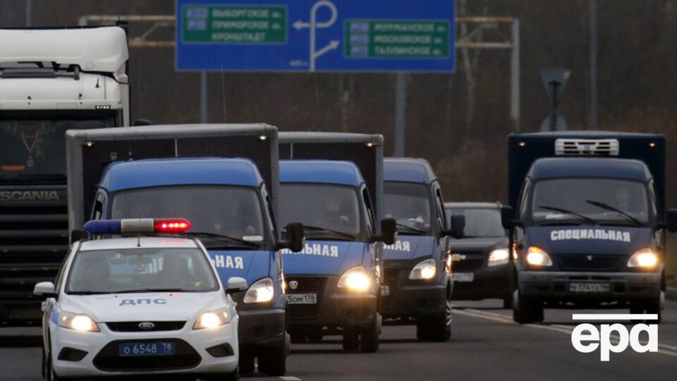 Личные вещи и тела погибших на российском авиалайнере доставляют в Петербург