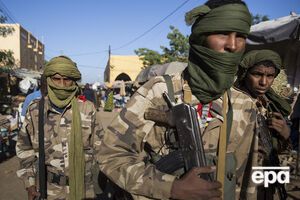 Силовики окружили территорию и проводят операцию