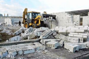 Конфликт на рынке возник, когда коммунальщики приехали сносить построенные на нем здания