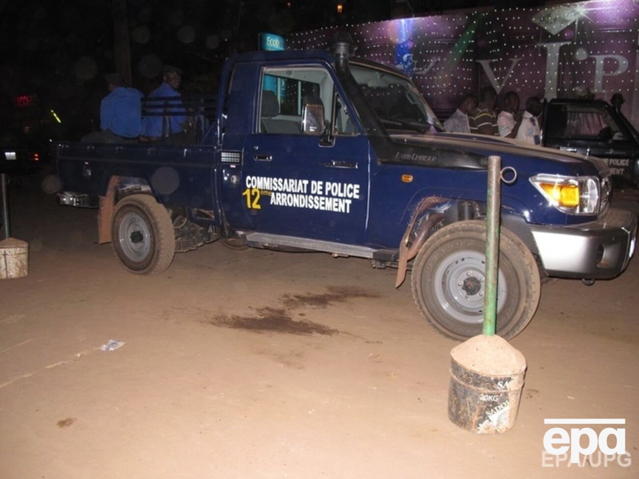 Полиция Мали перекрыла дороги, ведущие к захваченному террористами отелю Radisson Blu