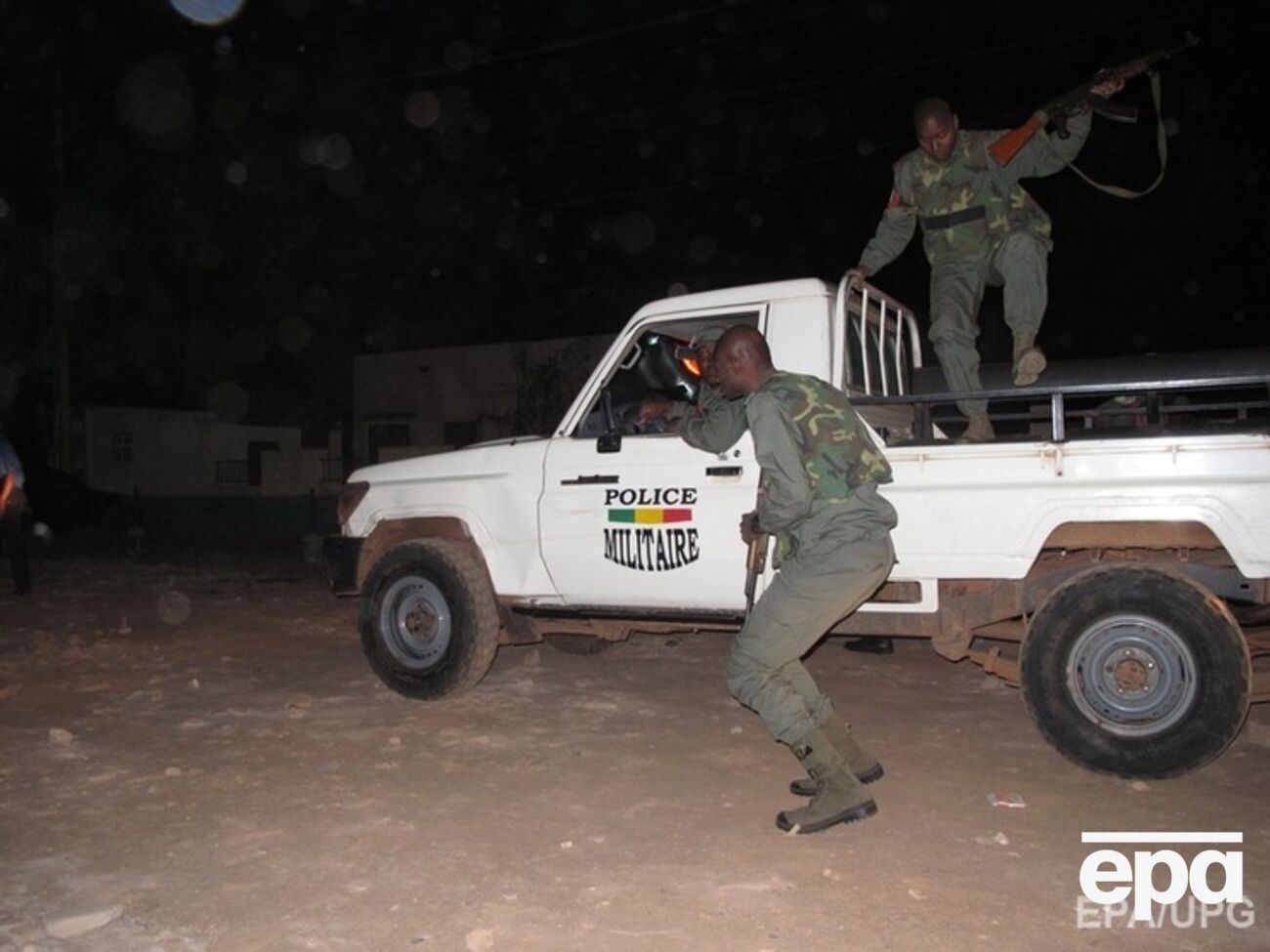 Отель в Бамако штурмуют правительственные войска Мали