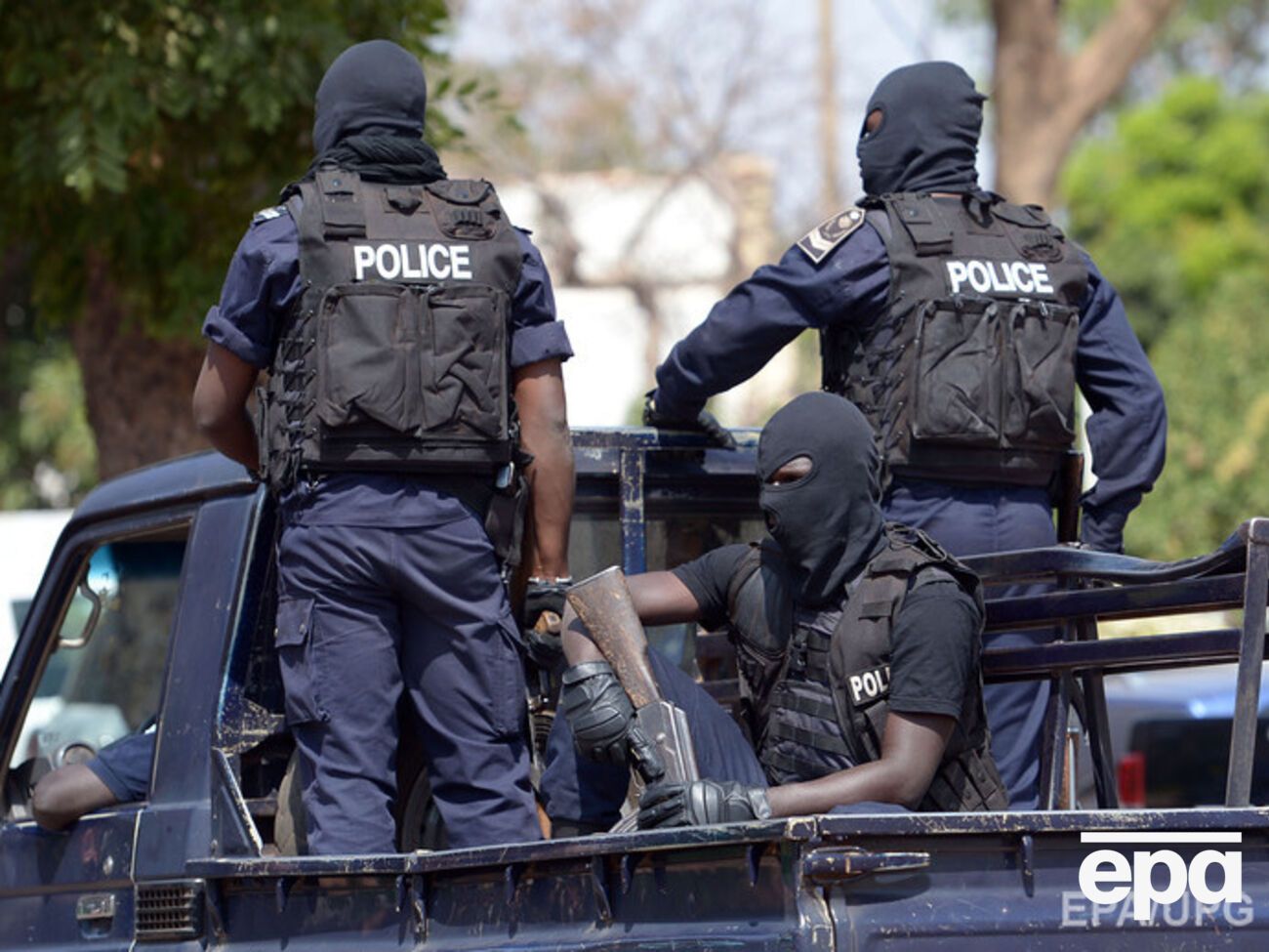 Полиция и военные в Мали еще не освободили 138 заложников