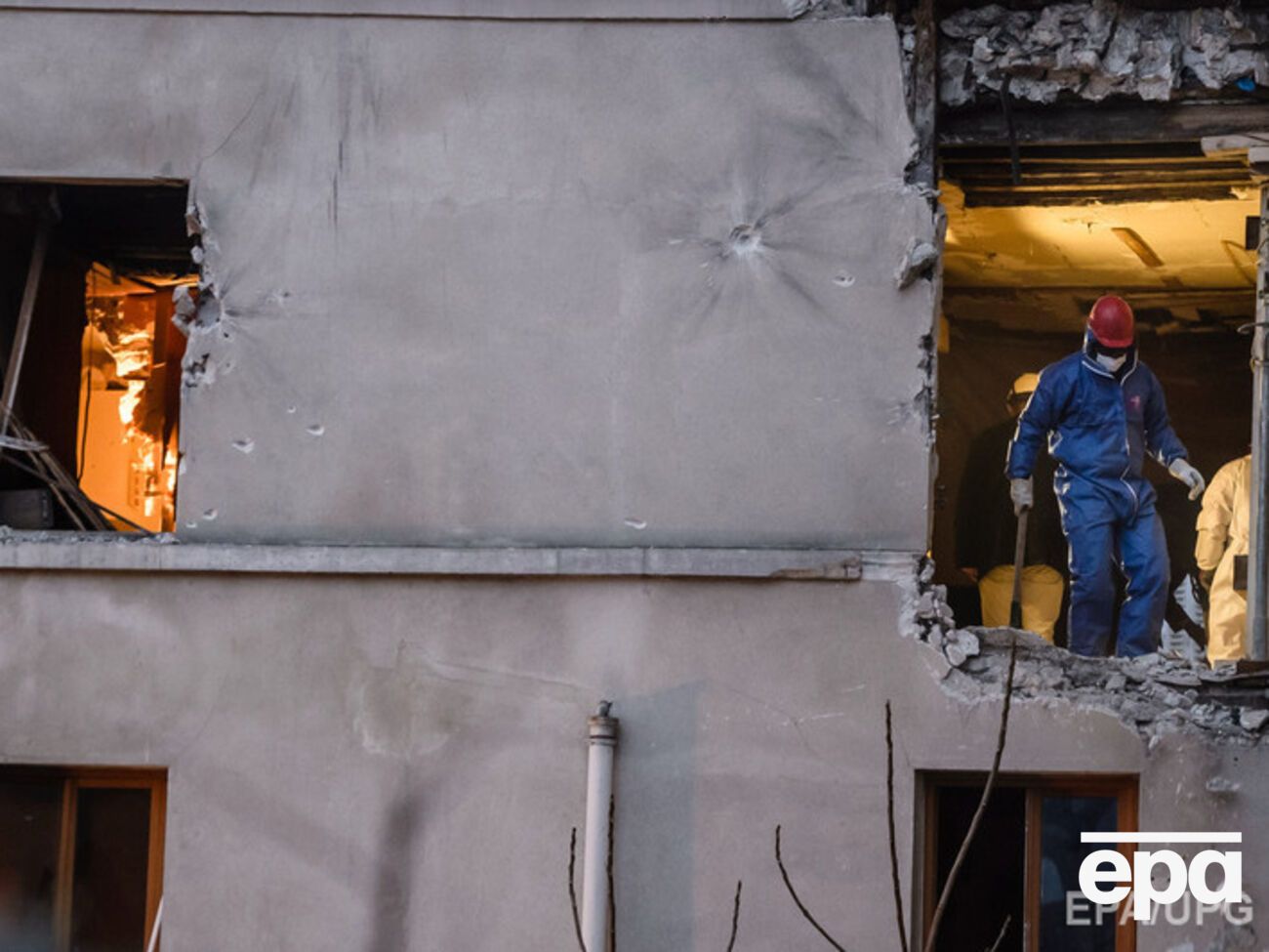 Завалы жилища на улице Корбийон в Сен-Дени, где прятался Абауд, продолжают разбирать