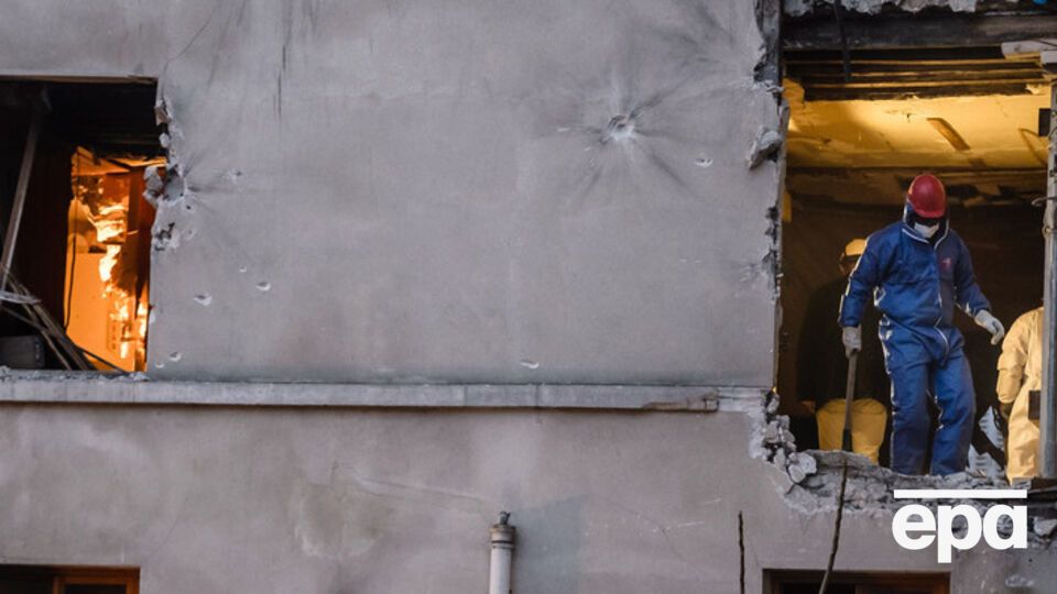 Завалы жилища на улице Корбийон в Сен-Дени, где прятался Абауд, продолжают разбирать