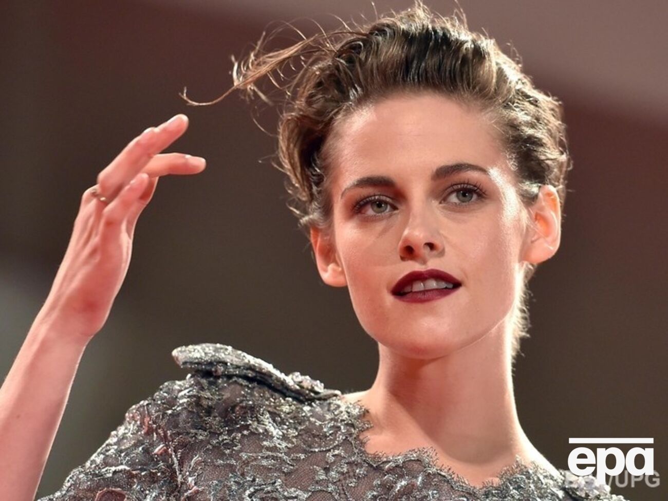 Стюарт время от времени появляется на показах Лагерфельда