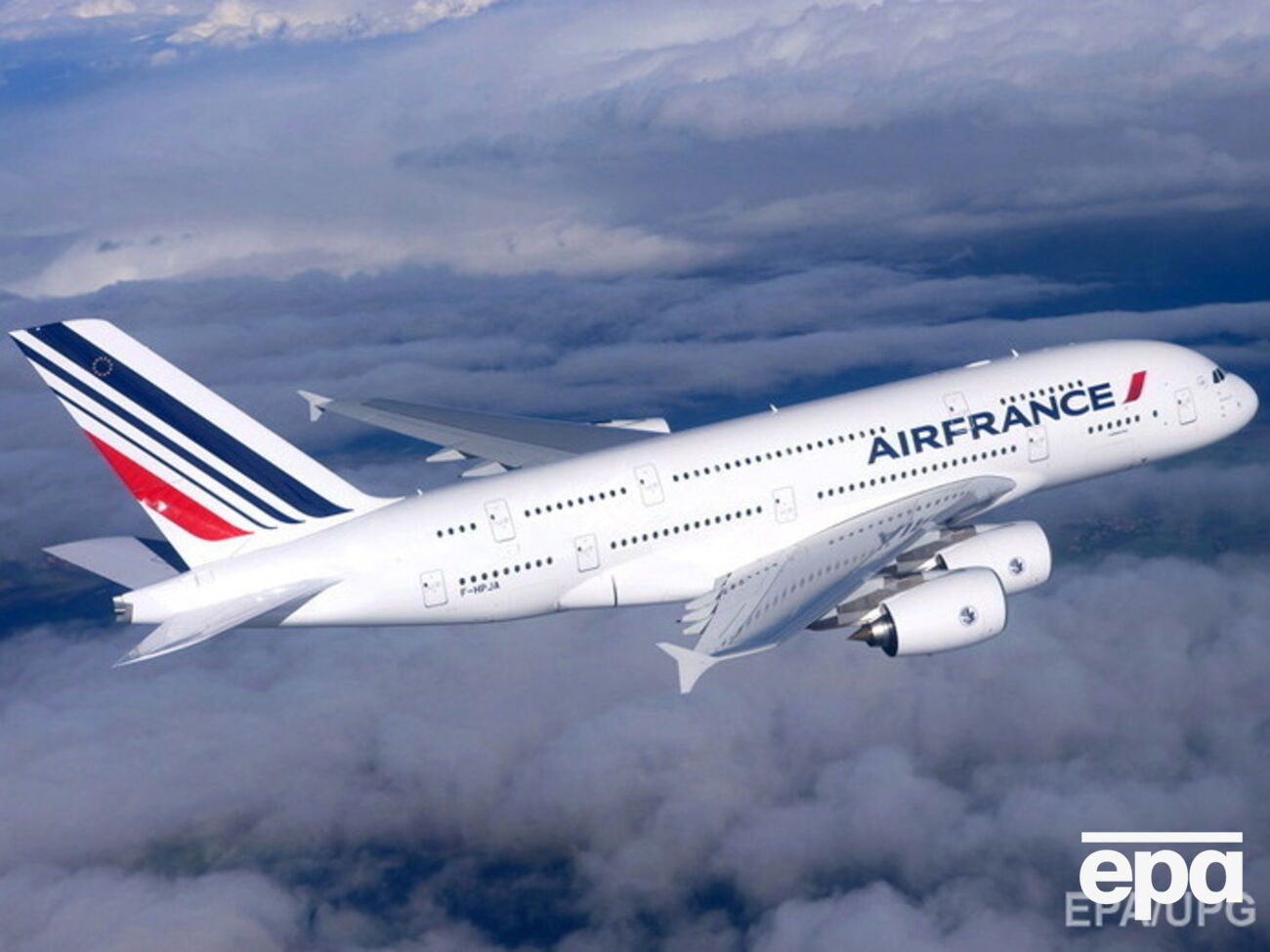 Самолет развернулся над Ла-Маншем и вернулся в Париж через 30 минут после взлета