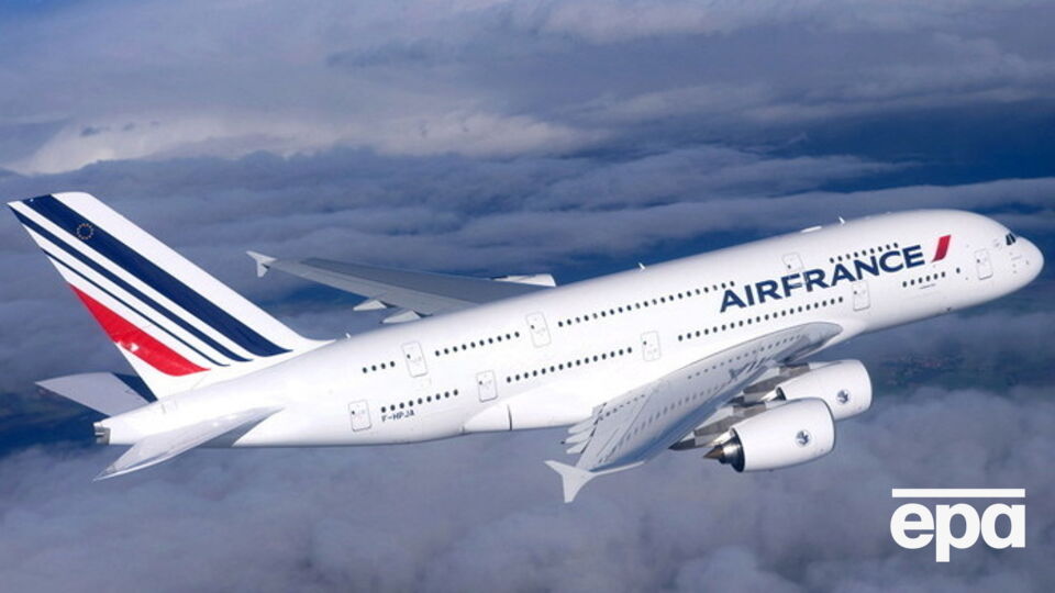 Самолет развернулся над Ла-Маншем и вернулся в Париж через 30 минут после взлета