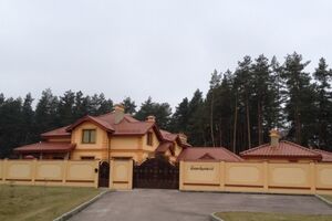 Журналисты засняли дом дочери генерала СБУ Писного, которого пнул Парасюк. Видео