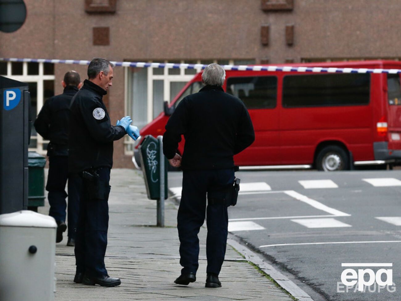 Брюссельцам рекомендуют по возможности избегать мест массового скопления людей