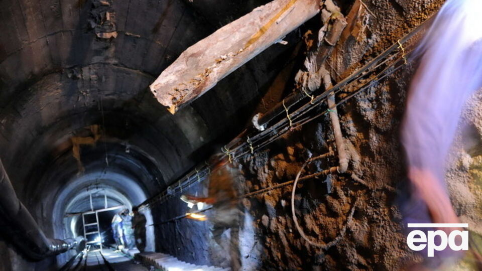 16 человек самостоятельно выбрались из горящего забоя