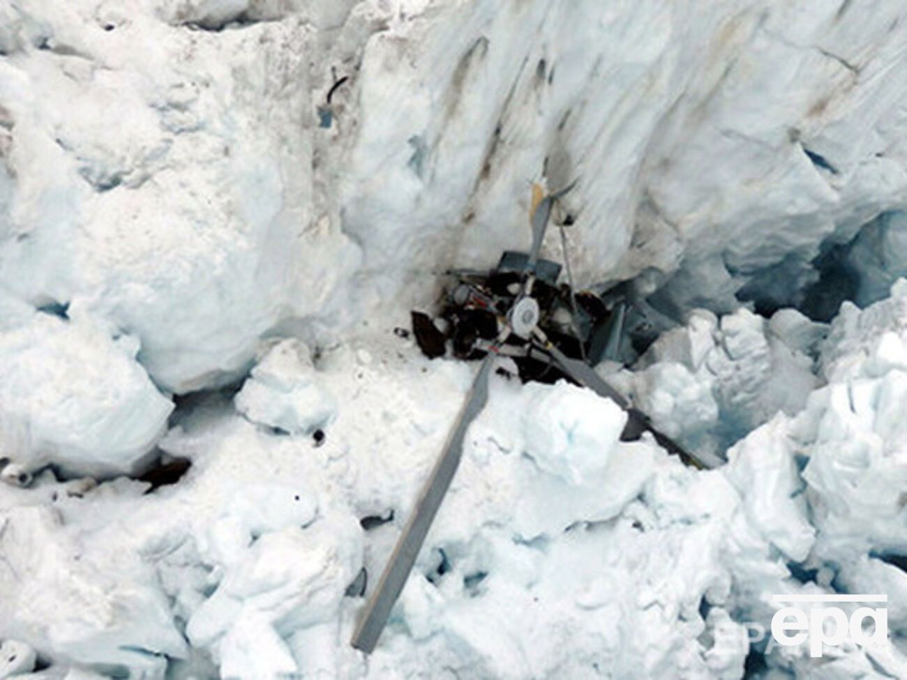 Спасатели не обнаружили выживших на месте крушения