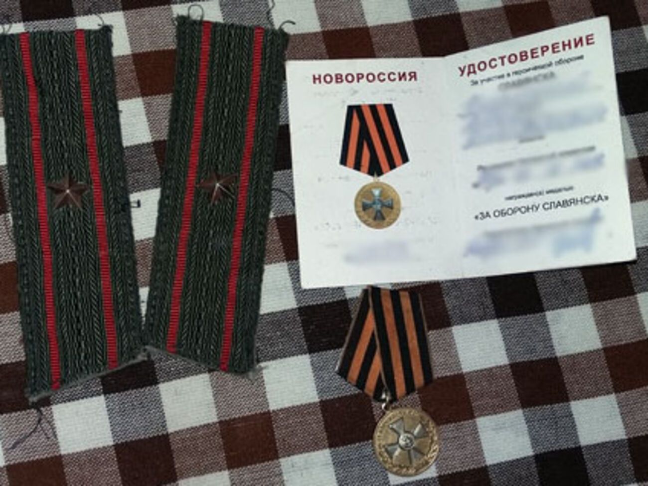 У задержанного в Славянске боевика "ДНР" изъяли автомат, гранаты и патроны. Фоторепортаж