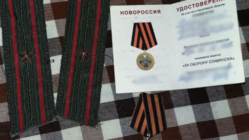 У задержанного в Славянске боевика "ДНР" изъяли автомат, гранаты и патроны. Фоторепортаж