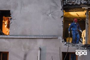 Взрывом смертника выбило окна и часть стены четырехэтажного дома