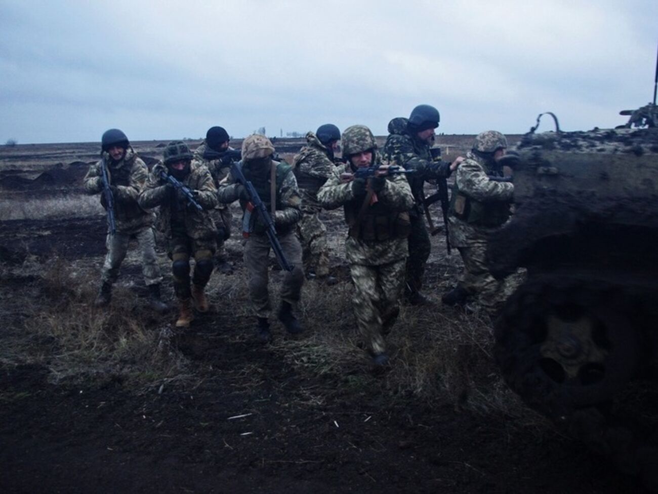 Бойцы мотопехотного батальона механизированной бригады оперативного командования "Юг" приняли участие в учениях. Фоторепортаж