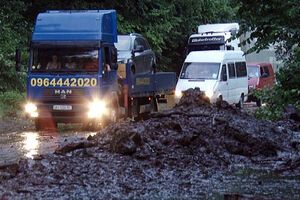 МВД: На автодороге Межгорье – Колочава – Усть черная – Бедевля в результате прорыва дамбы размыто земляное полотно дороги