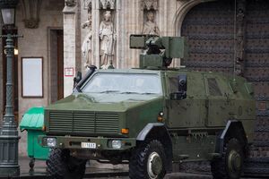 В Брюсселе приняты беспрецедентные меры безопасности. Закрыты рынки и метро. Фоторепортаж