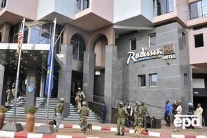 Заложник снял начало захвата отеля в Мали. Видео