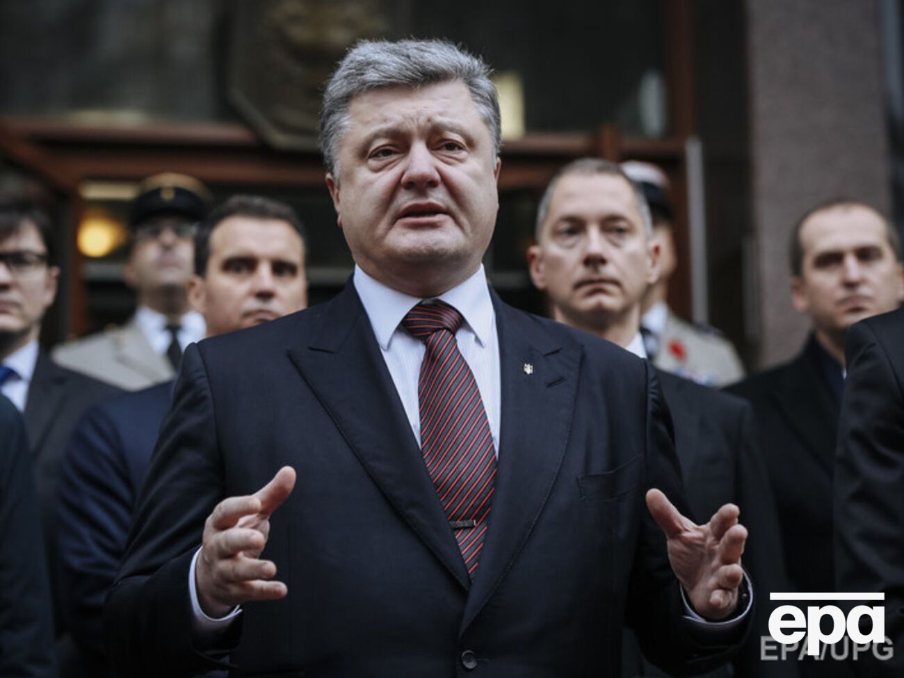 Порошенко сообщил, что в ближайшие дни внесет в Раду проект судебной реформы