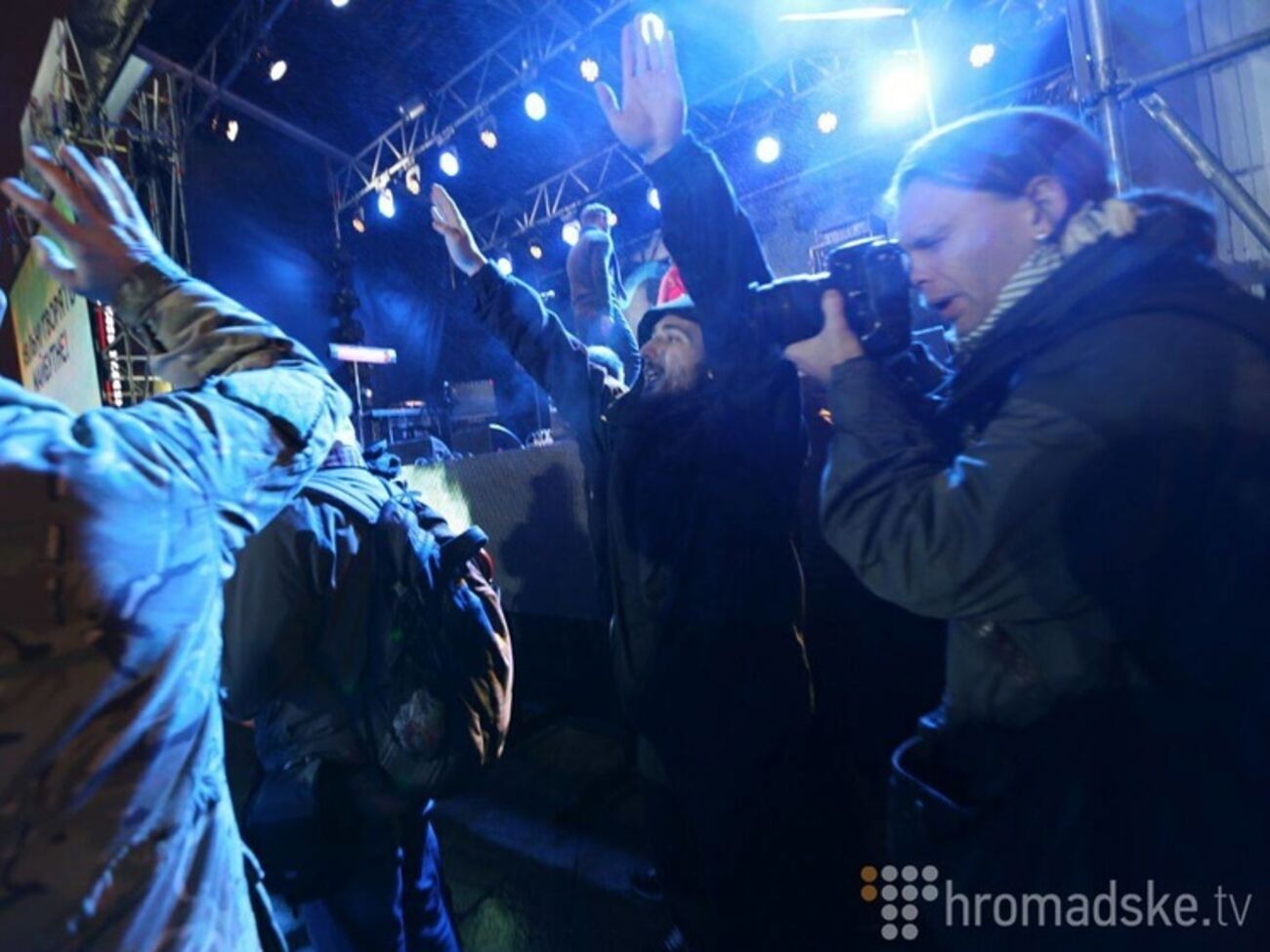 В Киеве активисты прорвались на сцену Майдана