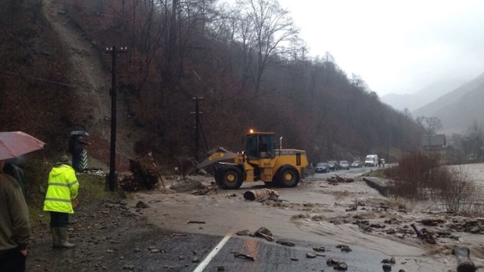 В Закарпатье из-за сильных дождей подтопило некоторые дороги