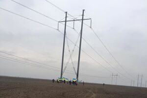 Поврежденные ранее электроопоры взорвали