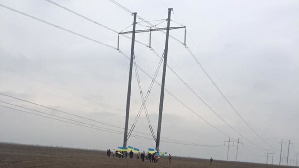 Поврежденные ранее электроопоры взорвали