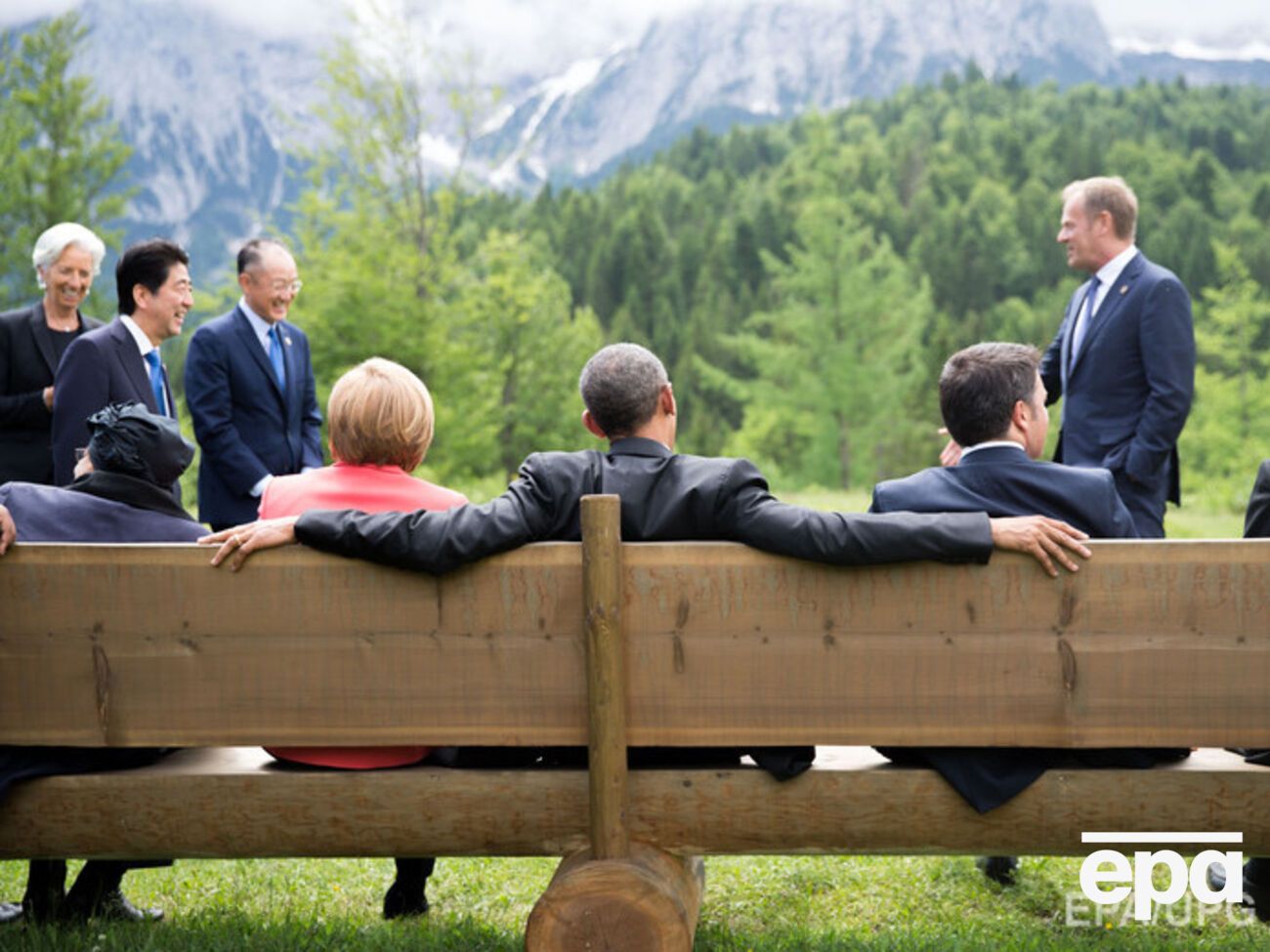 Западные лидеры договорились продлить санкции против России