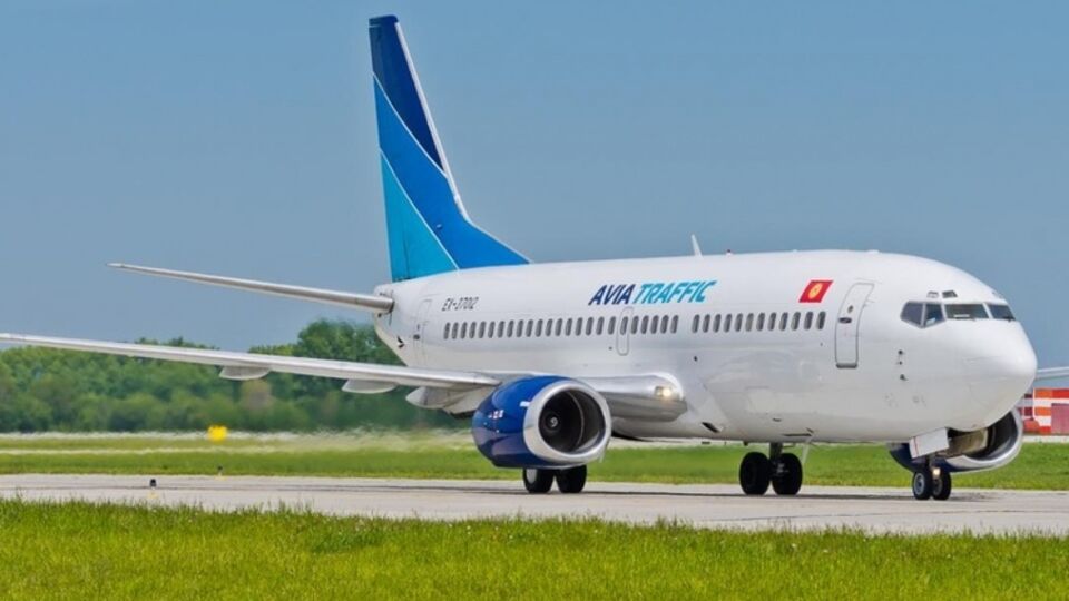 На борту самолета, совершившего аварийную посадку в Оше, было 153 человека