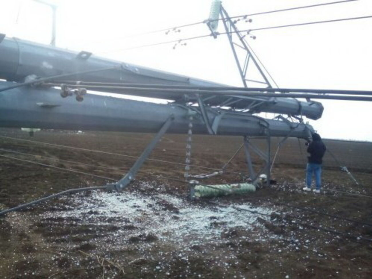 Активисты пока не допускают ремонтников к восстановлению взорванных опор