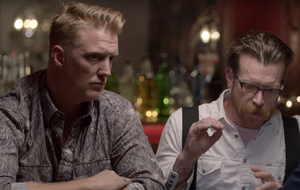 Вокалист Eagles of Death Metal о теракте в Bataclan: Люди не хотели бросать друзей, закрывали их собой от выстрелов. Видео