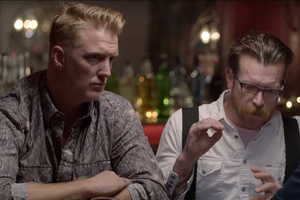 Вокалист Eagles of Death Metal о теракте в Bataclan: Люди не хотели бросать друзей, закрывали их собой от выстрелов. Видео