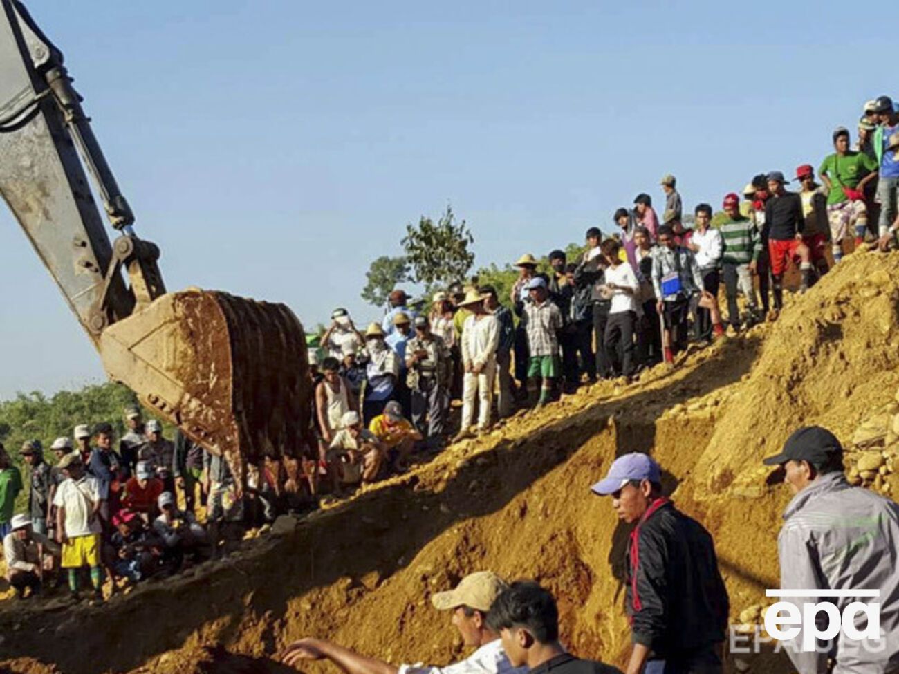 Спасательные работы на нефритовом прииске в Мьянме продолжаются