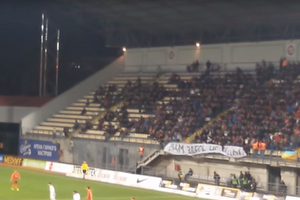 "Шахтер" в Запорожье встретили баннером "Вам здесь не рады". Видео