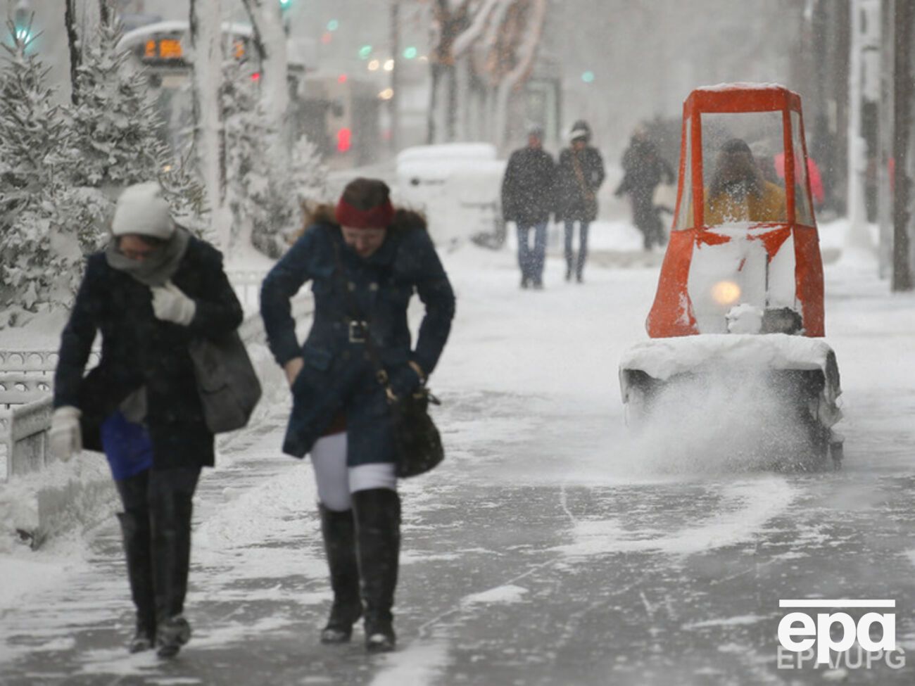 В Чикаго прошел сильнейший за 100 лет снегопад. Видео