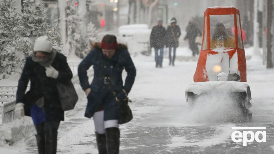 В Чикаго прошел сильнейший за 100 лет снегопад. Видео