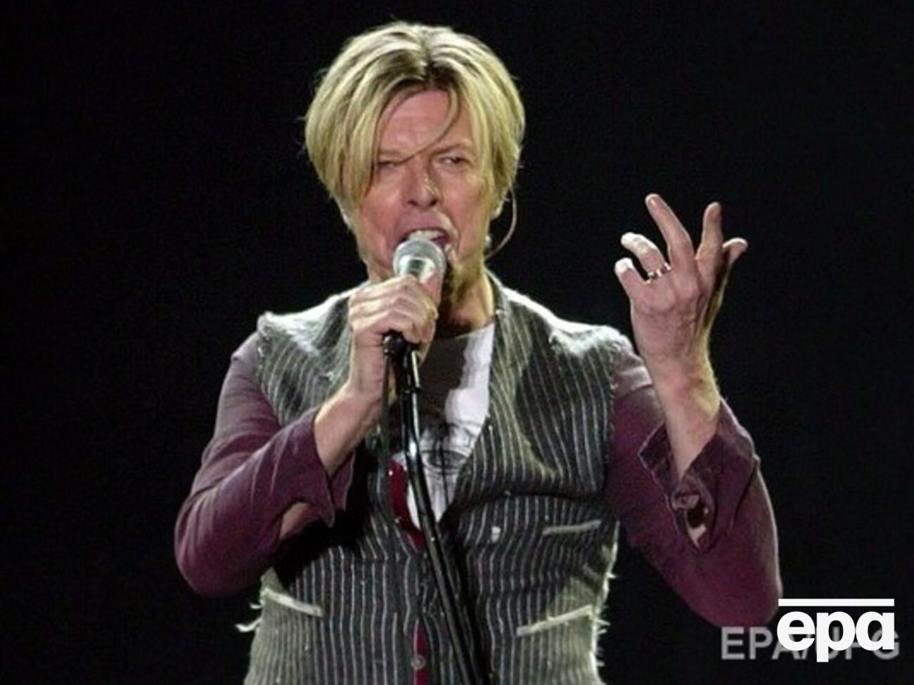 Клип переполняют мистические и библейские мотивы