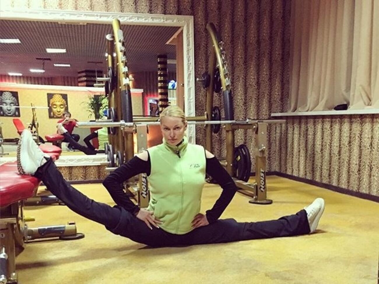 Поведение Волочковой пользователи YouTube расценили как проделки пьяной