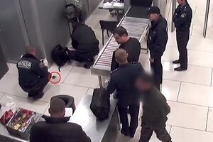 Военный пытался пронести боевую гранату на борт самолета