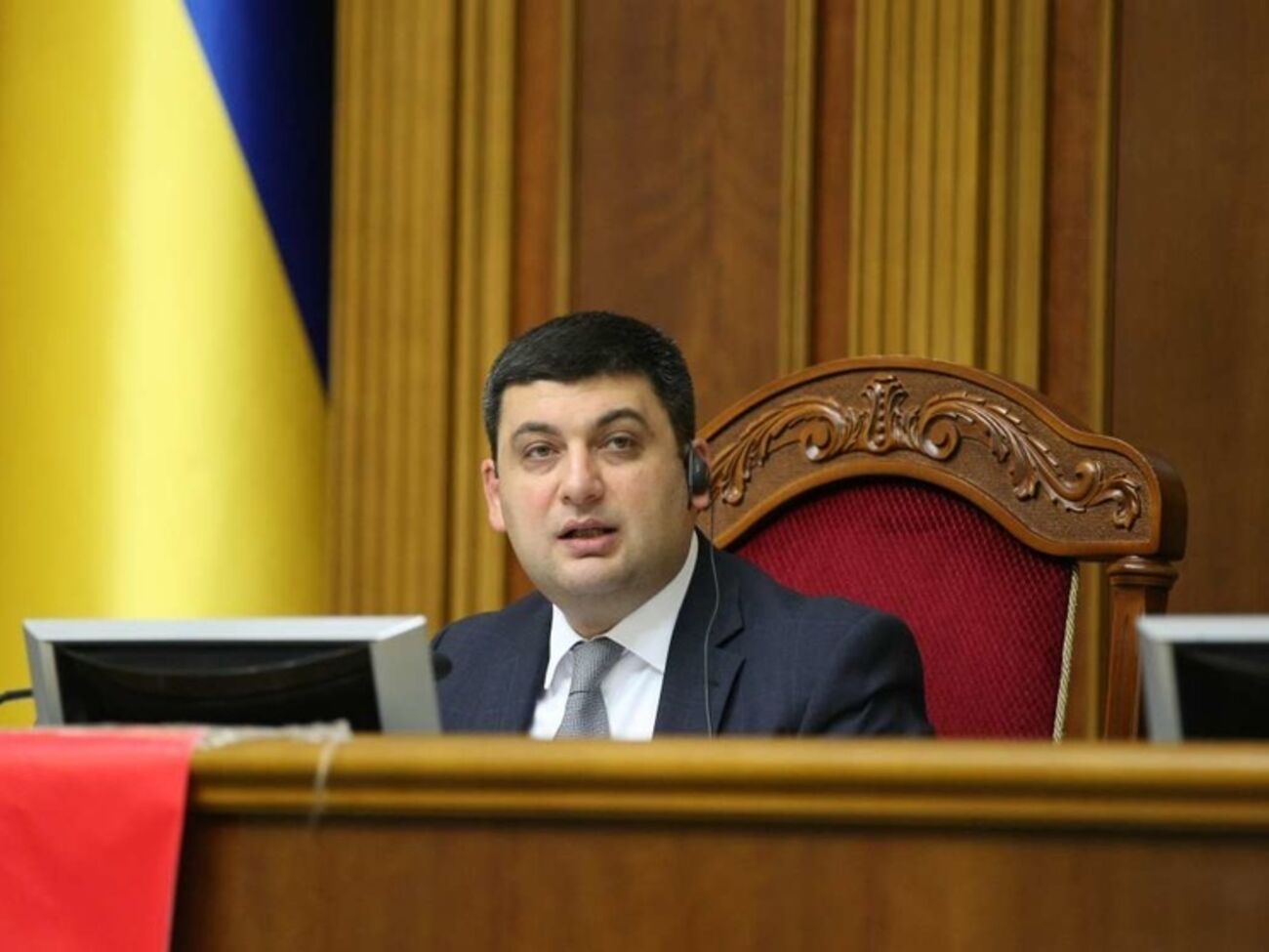 Гройсман поручил регламентному комитету предотвратить парламентские потасовки