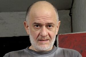 Ройтбурд: Сейчас нужна не революция, а эволюционные изменения. Они есть, но идут очень медленно, реформы буксуют. Система не сломлена, а постоянно берет реванши