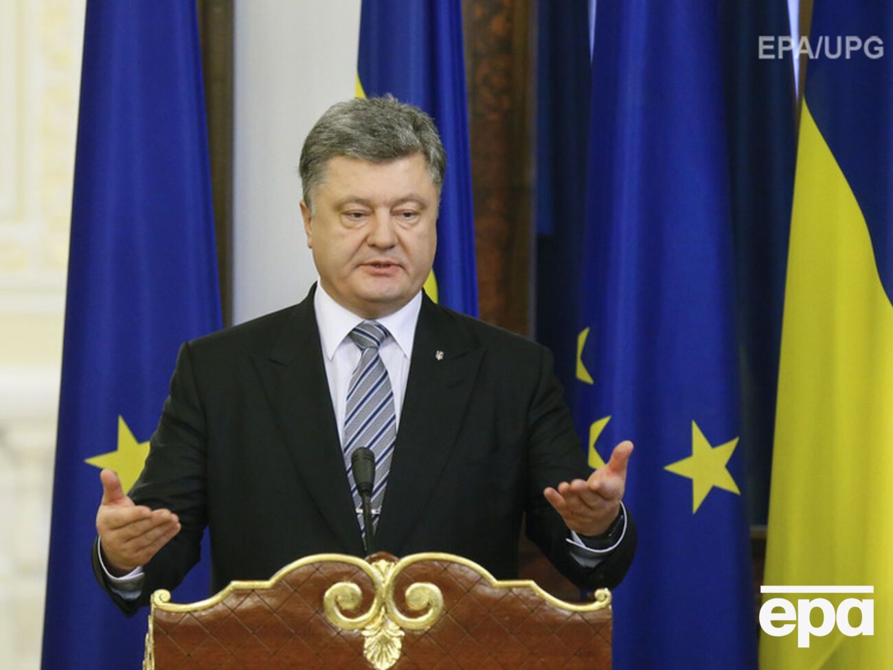 Порошенко поручил прекратить сообщение с Крымом