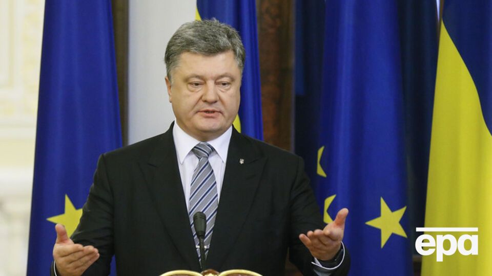 Порошенко поручил прекратить сообщение с Крымом