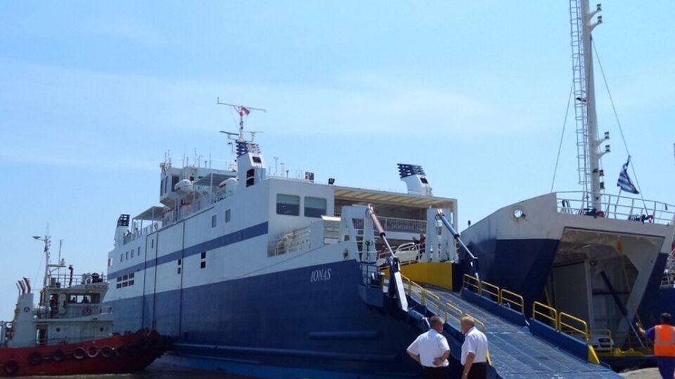 Керченская железнодорожная переправа просит помощи