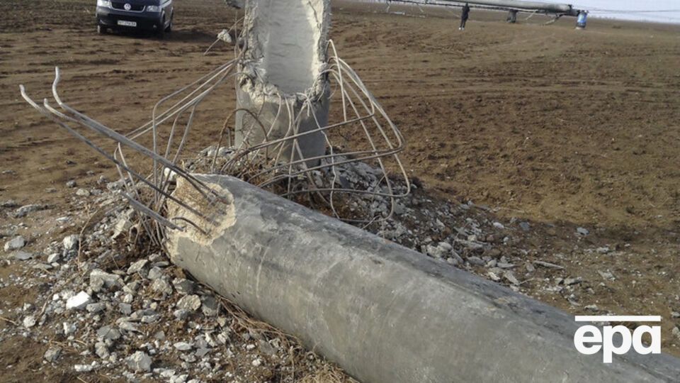 Активисты блокады Крыма готовы пустить к опорам ремонтников, если обрежут провода ЛЭП