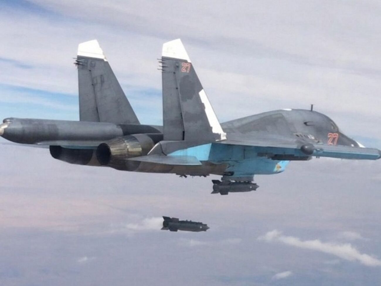 Нефтехранилища, контролируемые террористами, являются одними из основных источников их финансирования, заявляют в минобороны РФ