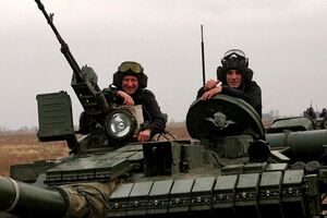 Минобороны показало, как проходят учения артиллеристов-десантников. Фоторепортаж