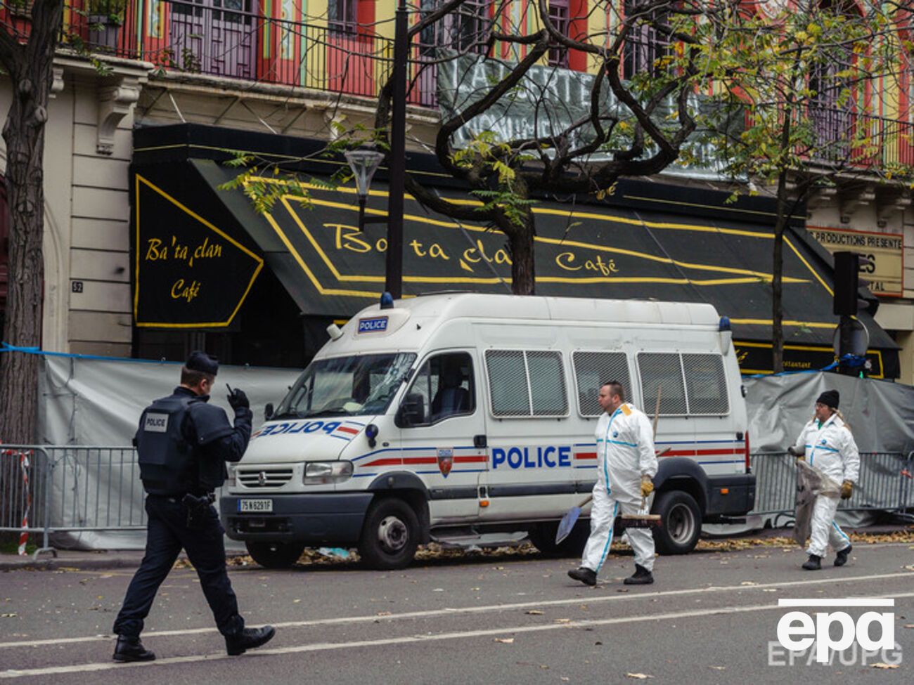 Заложники ползли к выходу из театра, когда террористы перезаряжали автоматы