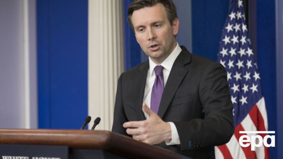 Спикер Белого дома: Я не могу представить сценарий, при котором с РФ снимают часть санкций в обмен на более активное участие в борьбе против ИГИЛ