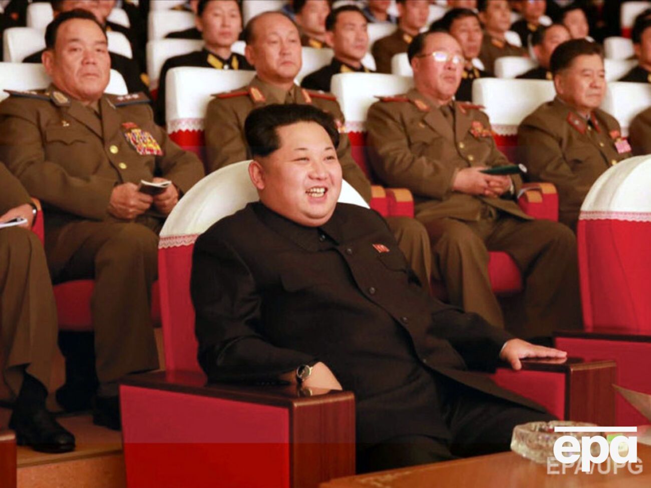 СМИ: Ким Чен Ын отправил чиновника на ферму